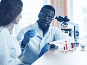 Auxiliar de Laboratório de Microbiologia
