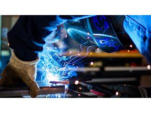 Soldagem a arco elétrico processo tig em alumínio, aço carbono e inox.